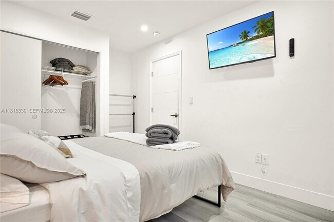 Building Photo - 300 NW 82nd Terrace