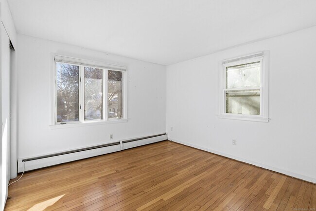 Building Photo - 8 Cherryfield Dr