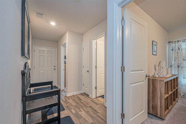Building Photo - 15708 Del Norte Dr