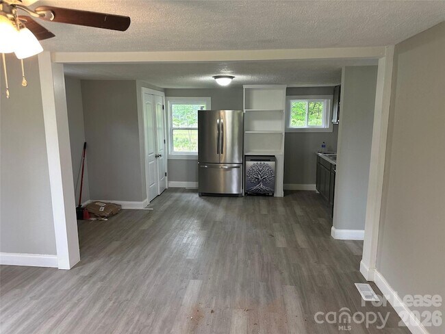 Building Photo - 209 Brookview Rd