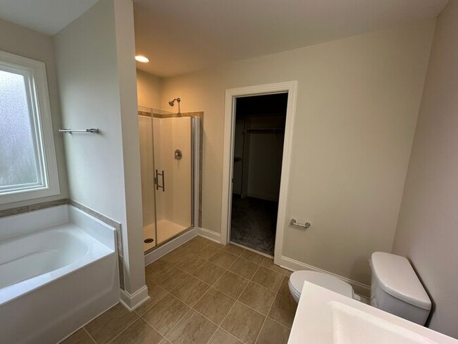 Building Photo - Recently updated 4 Bedroom 2.5 Bath