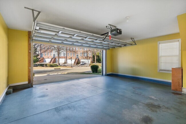 Building Photo - Olde Raleigh Stunner! 2 Primary Suites! Flexible move in date!