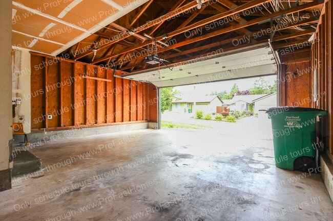Building Photo - 6416 SE 139th Ave