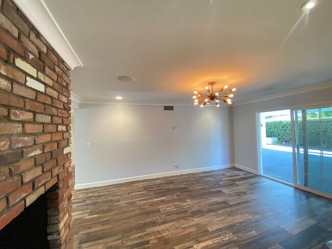 Building Photo - Gorgeous 3 bedroom 2 bath single family ho...