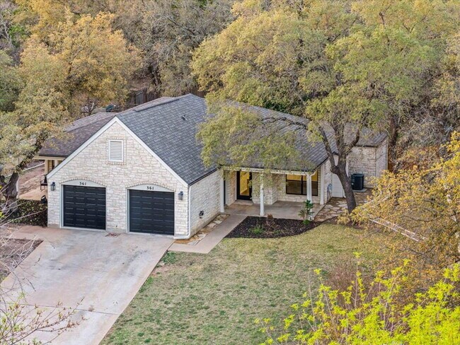 Building Photo - Very cute Lakeway duplex