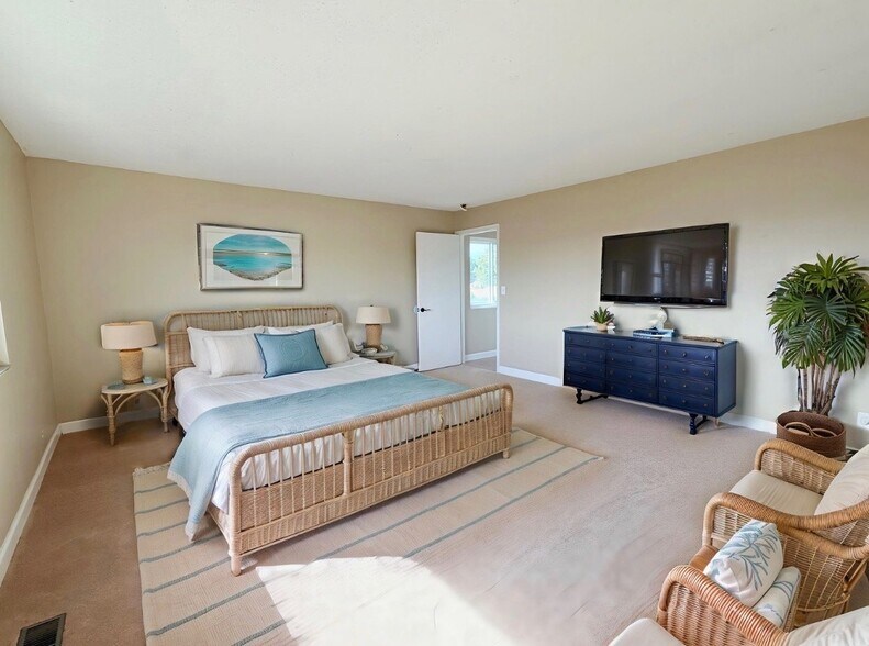 Building Photo - 1Acapulco Rd