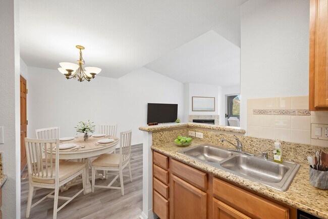Building Photo - MOVE-IN SPECIAL for THIS WEEK ONLY!!! Call...