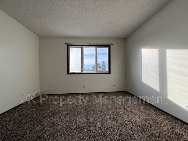 Building Photo - 2300 14th Ave S