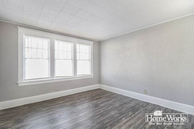 Building Photo - Charming 3-Bedroom Home with Updated Features and