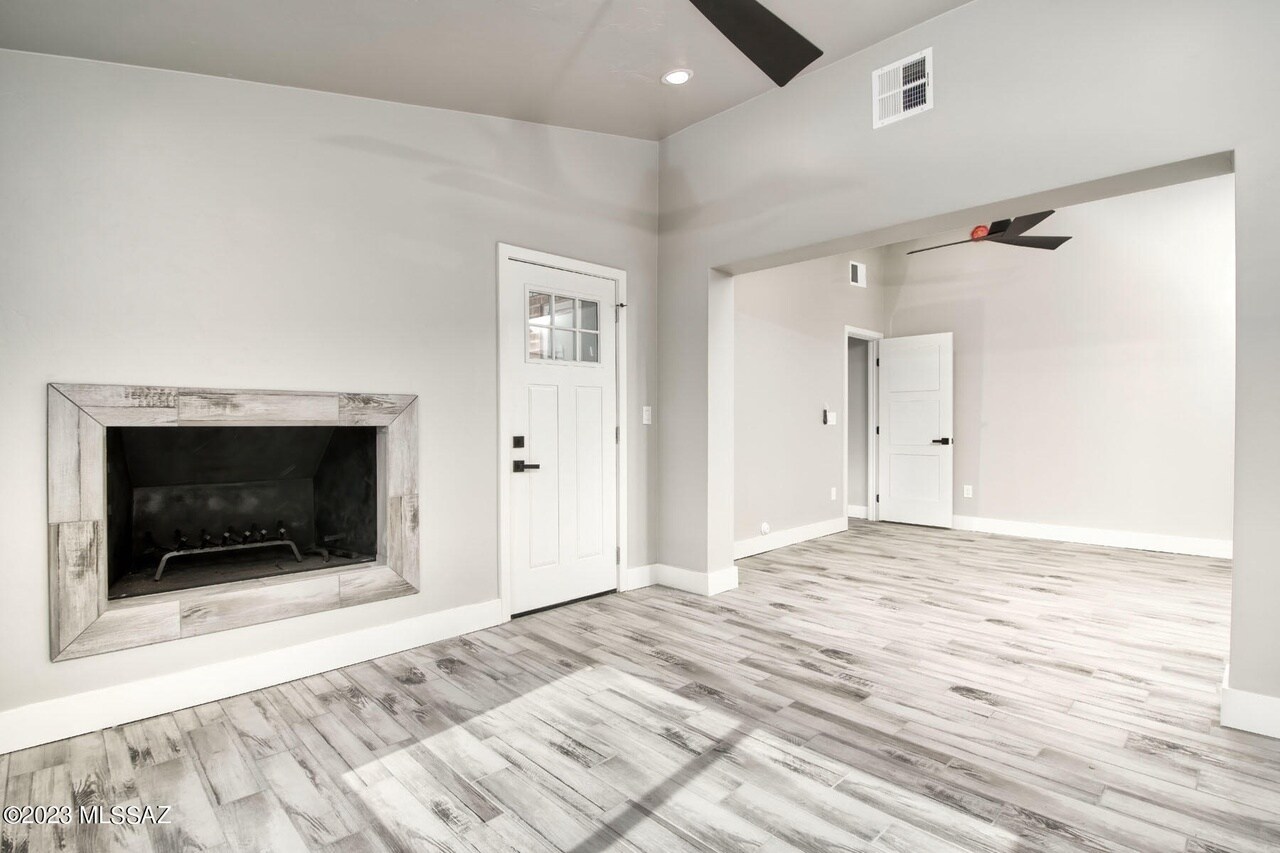 Building Photo - 892 E Glenn St