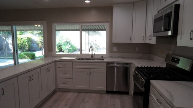 Building Photo - Beautiful Remodeled Single Story 4 BR 2 BA Home With 3 Car attached Garage
