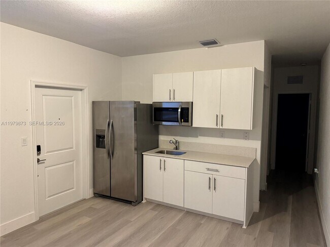 Building Photo - 2623 SE 8th Ct