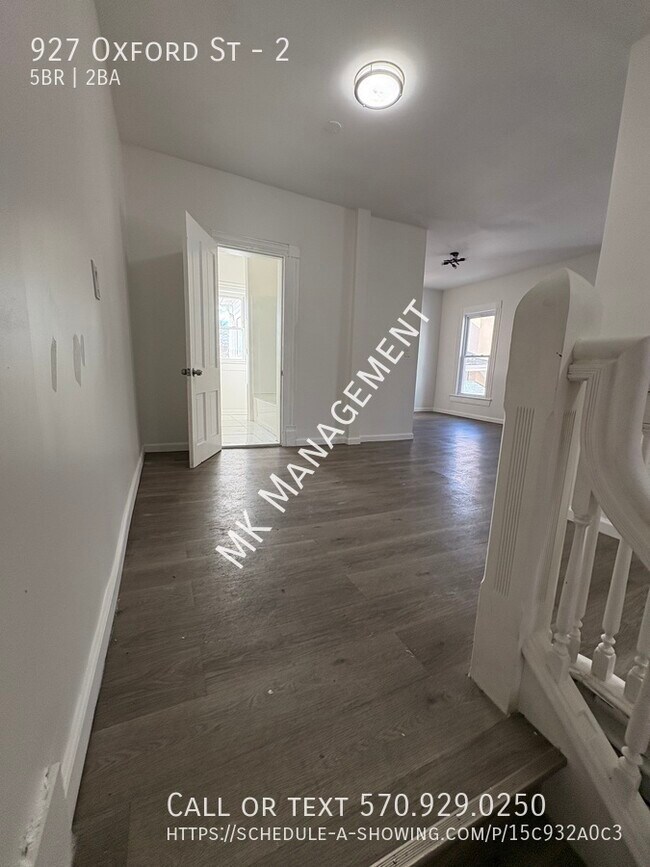 Building Photo - 927 Oxford St