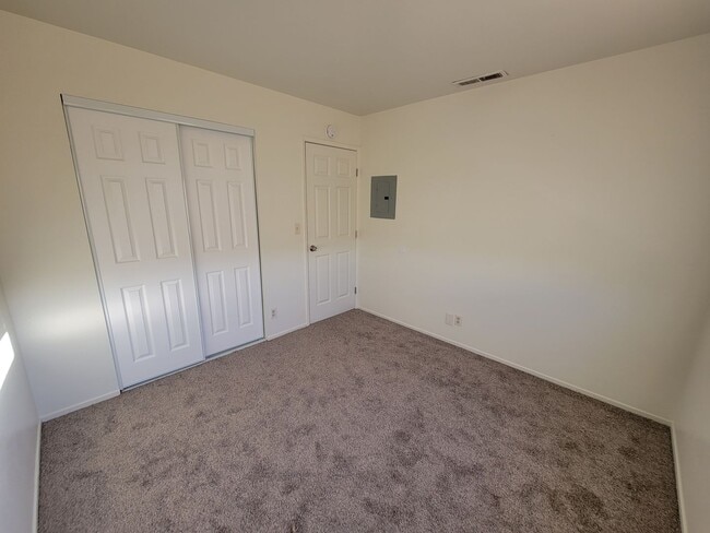 Building Photo - 2 Story Condo in Corning - Richfield Garde...