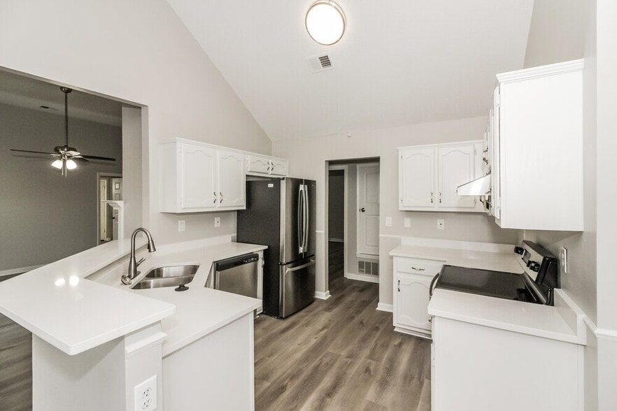 Building Photo - 7568 Baysweet Dr