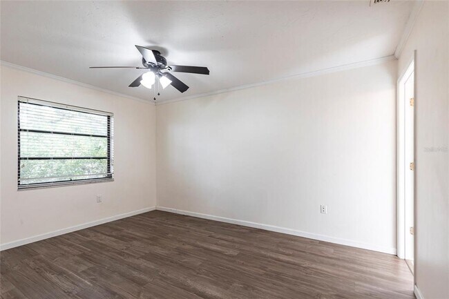 Building Photo - 5846 Deer Hollow Ln E
