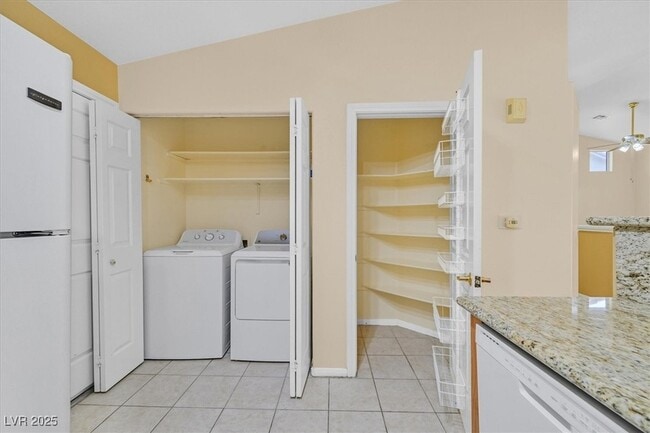 Building Photo - 137 Tapatio St
