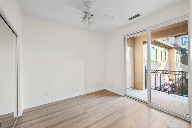 Building Photo - 19 Vinca Ct