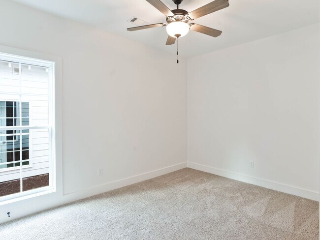 Building Photo - Fox Run Village Duette with Amenities