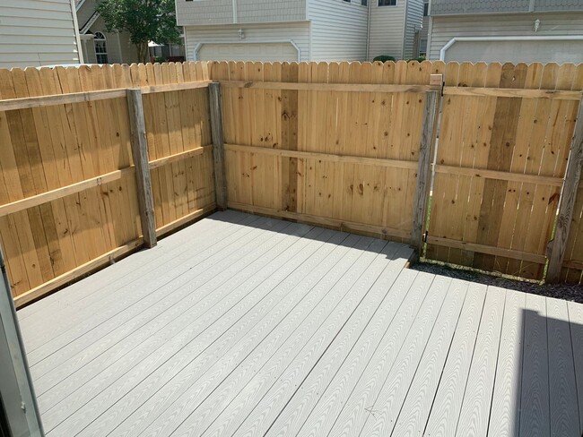 Building Photo - 3 Bedroom 2 Bathroom Single Family Condo