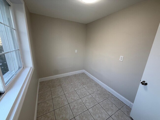 Building Photo - 221 Wilkinson Ave