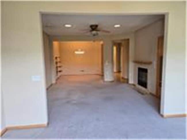 Building Photo - 7445 Timber Crest Dr S