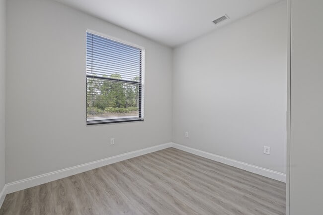 Building Photo - 679 Windermere Dr