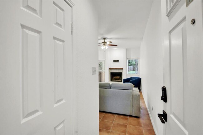 Building Photo - 9100 Mountain Ridge Dr