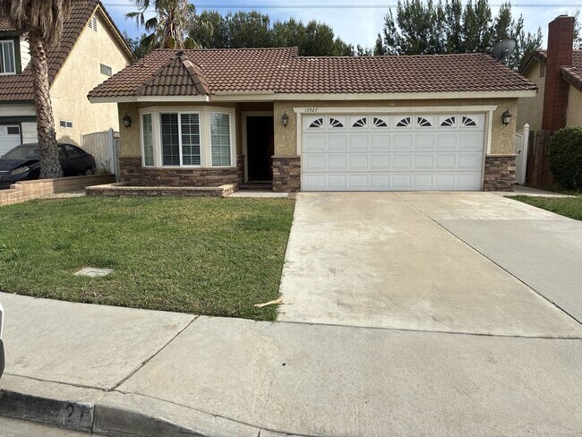 Building Photo - 3 Bedrooms with big backyard-CALL FOR OUR MOVE IN SPECIAL