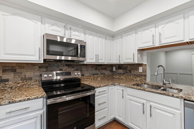 Building Photo - Rare Find: Updated and Modern End-Unit Tow...