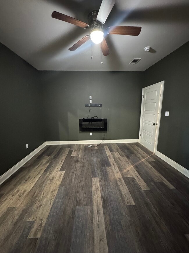 Building Photo - 32639 Cynthia Dr