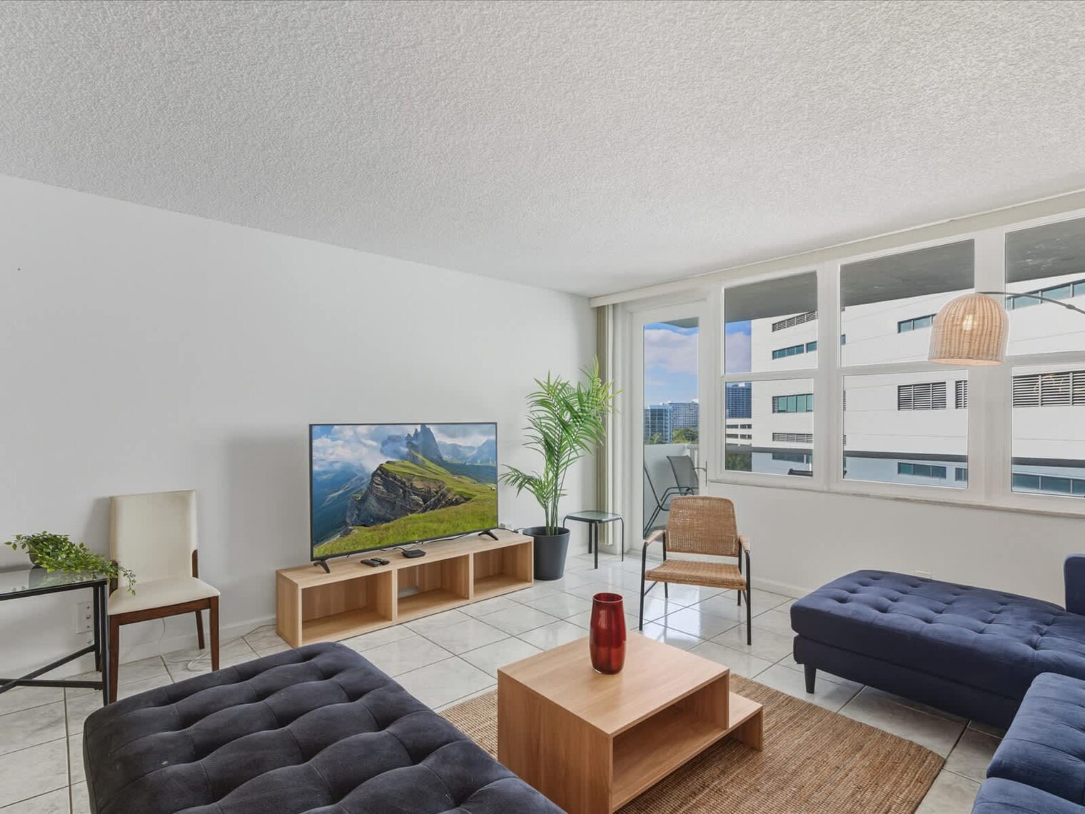 Building Photo - 3725 S Ocean Dr