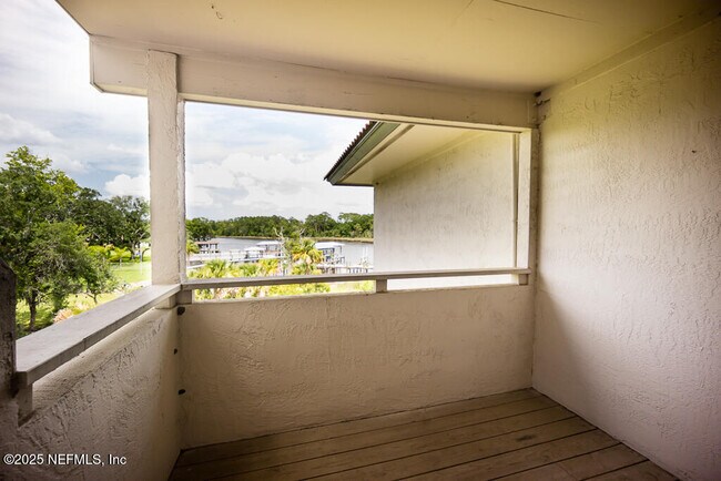 Building Photo - 1307 River Hills Cir E