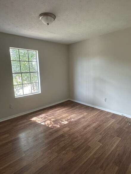 Building Photo - 1534 Shenta Oak Dr
