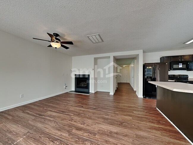 Building Photo - 124 Trayesan Dr