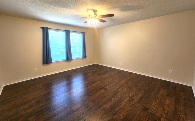 Building Photo - 316 Egan Dr