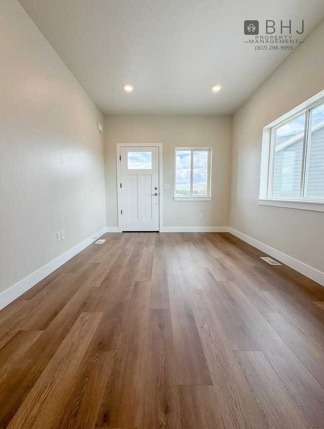 Building Photo - BRAND NEW! 2 BED/ 2BATH Dog Friendly Twin ...