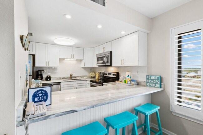 Building Photo - 427 E Beach Blvd