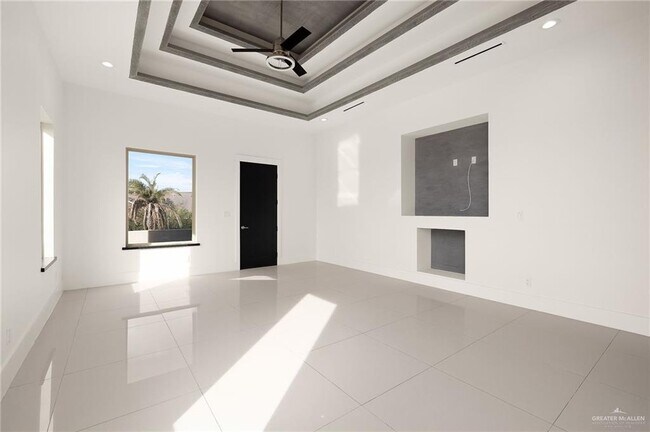 Building Photo - 45 Travis St