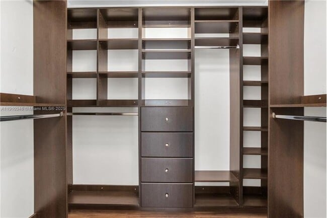 Building Photo - 1118 N 46th Ave