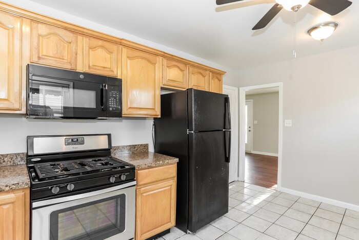 Building Photo - 4903 Anntana Ave