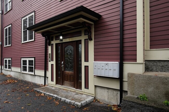 Building Photo - 95 Dix St