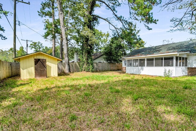 Building Photo - Windsor Forest Cutie