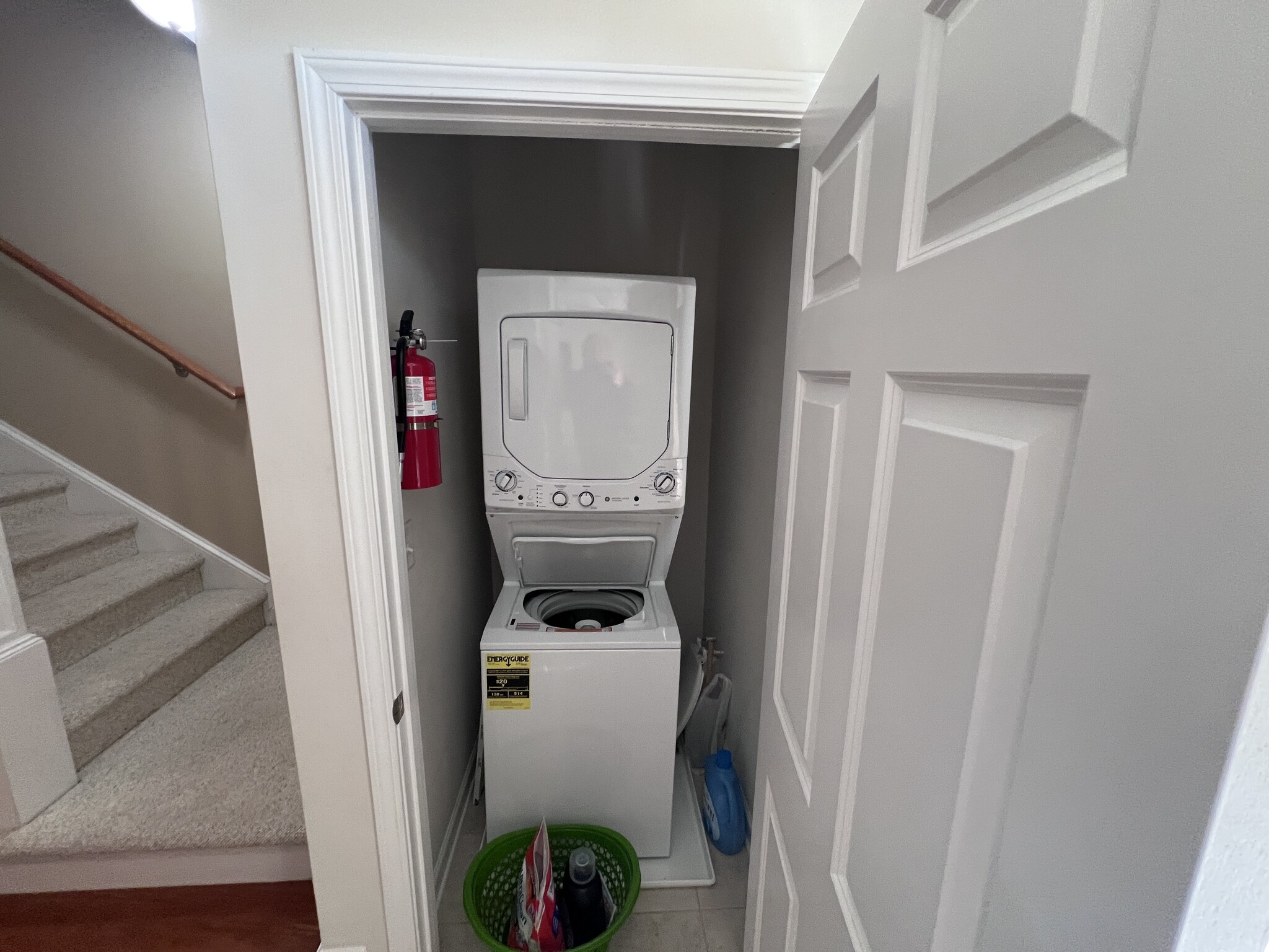 Washer/Dryer in unit - 981 B Hackler Street