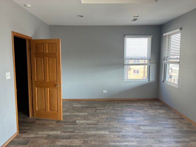 Building Photo - 5309 30th Pl