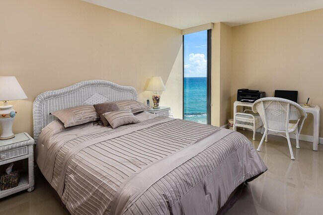 Building Photo - 5540 N Ocean Dr