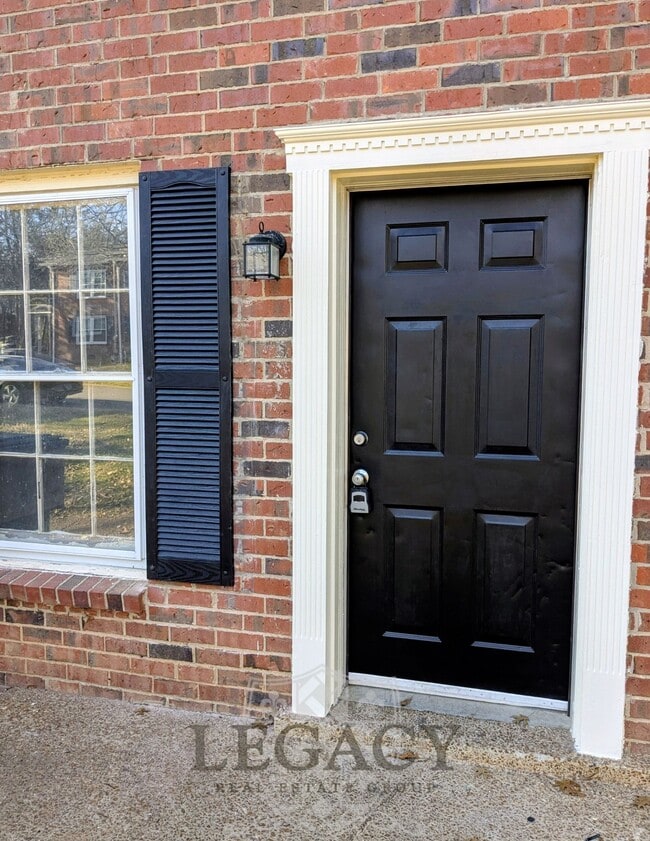 Building Photo - 736 Holder Dr