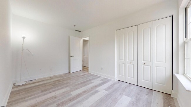 Building Photo - 450 Redwood Ave