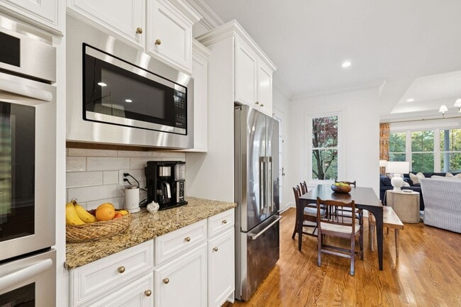 Building Photo - Luxury Executive Rental in Highlands of Ladd Park