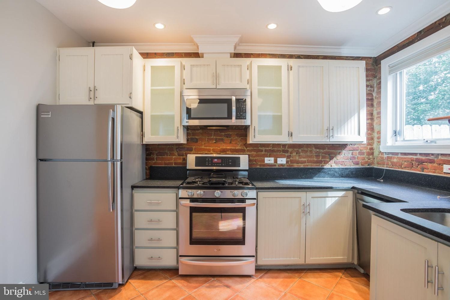 Building Photo - 1928 Catharine St